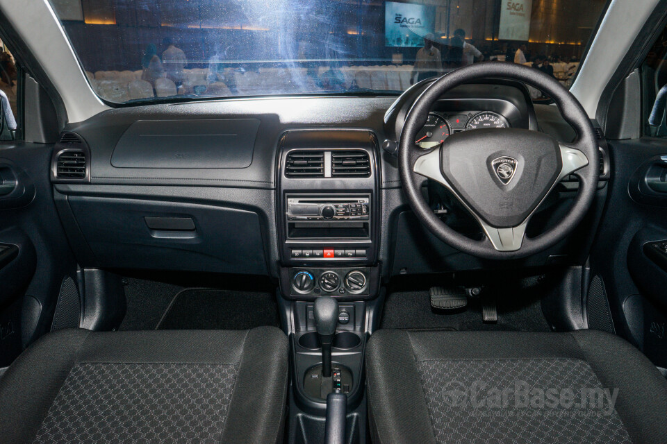 Nissan Navara D23 Facelift (2021) Interior