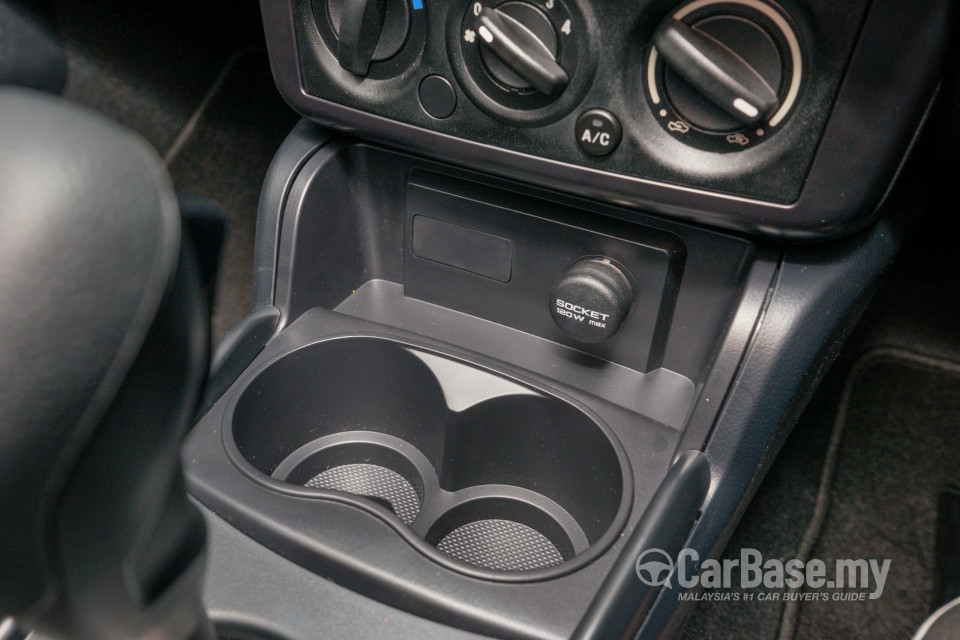 Proton Saga P2-13A (2016) Interior