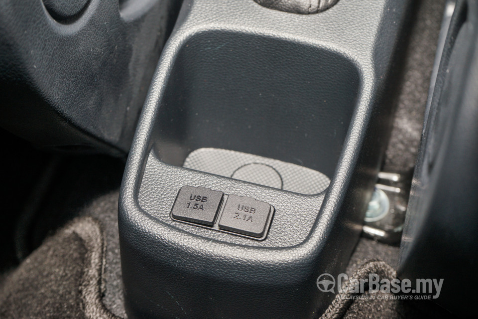 Proton Saga P2-13A (2016) Interior