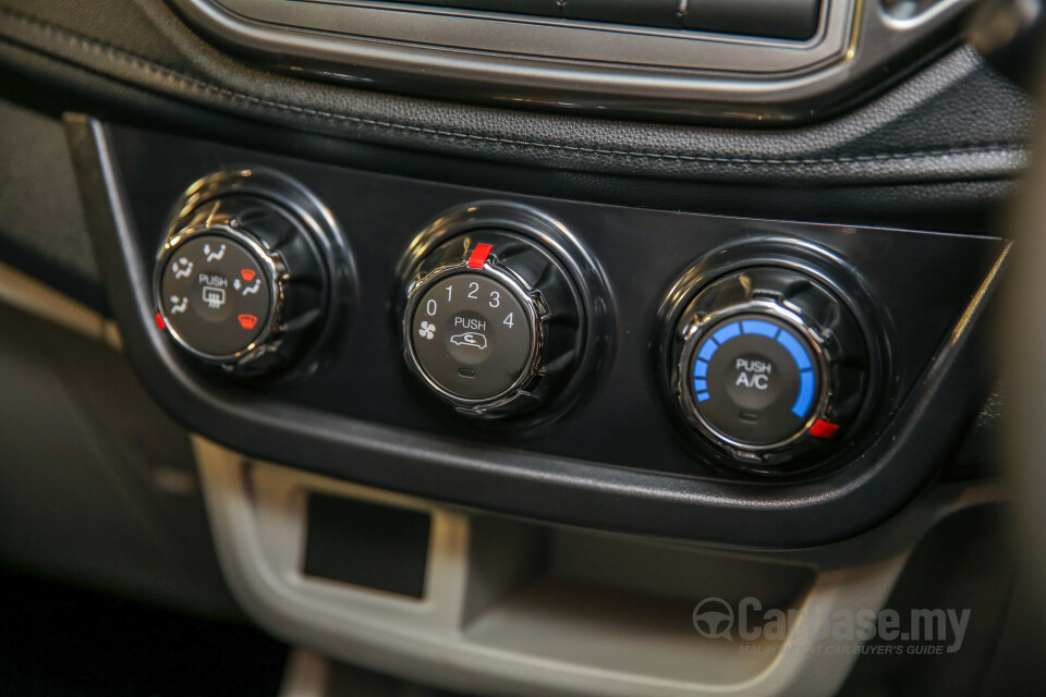 Toyota Fortuner AN160 (2016) Interior