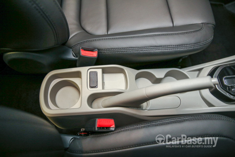 Proton Persona P2-21A (2016) Interior