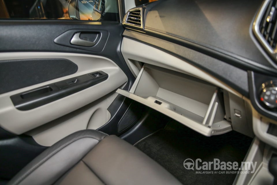 Proton Persona P2-21A (2016) Interior