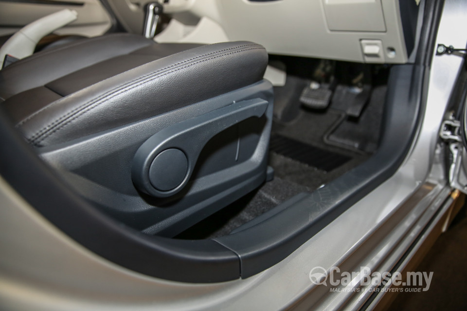 Proton Persona P2-21A (2016) Interior