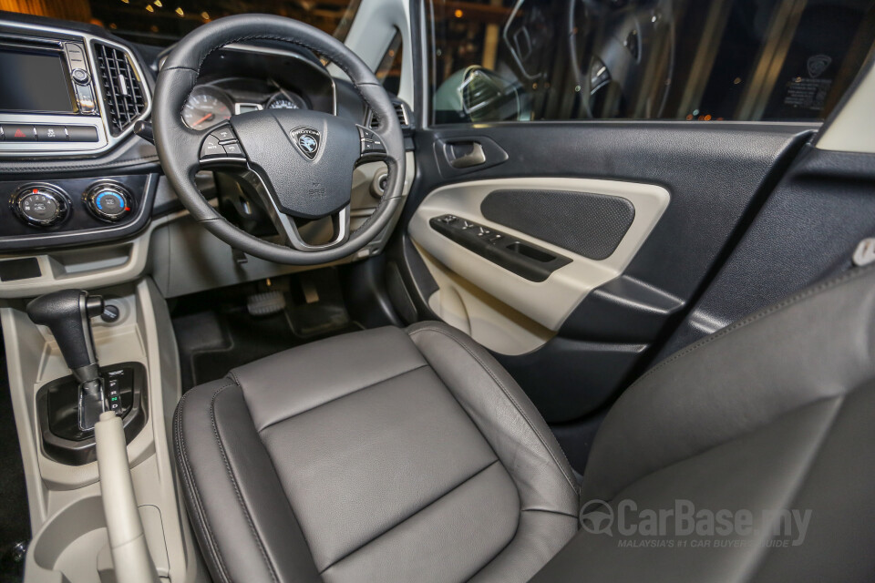 Toyota Hilux Revo N80 (2016) Interior