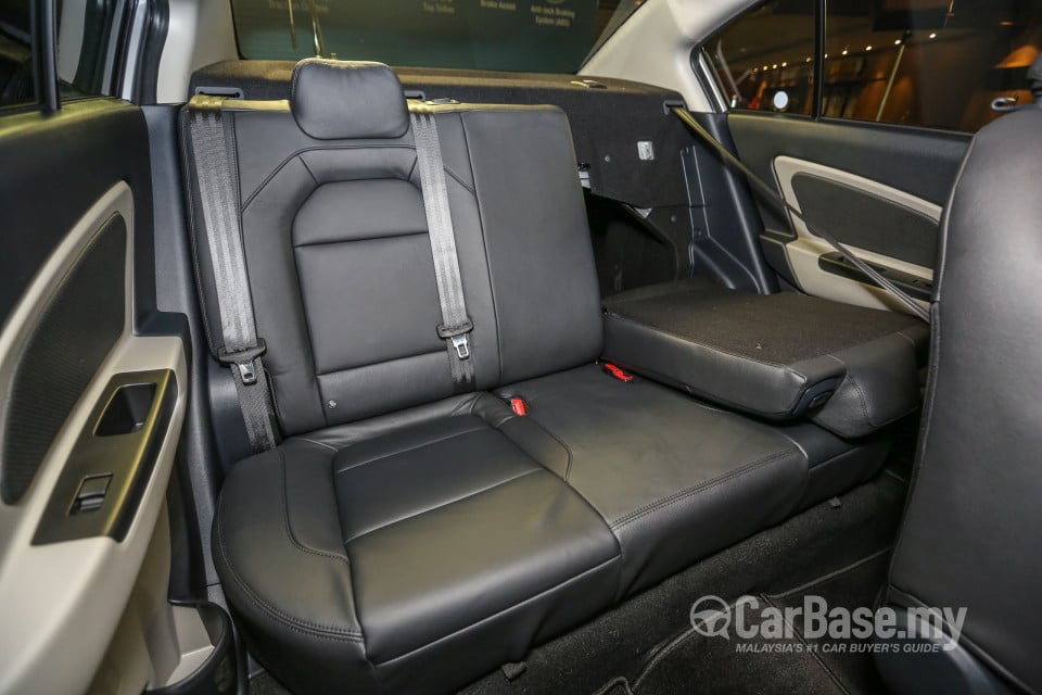 Proton Persona P2-21A (2016) Interior