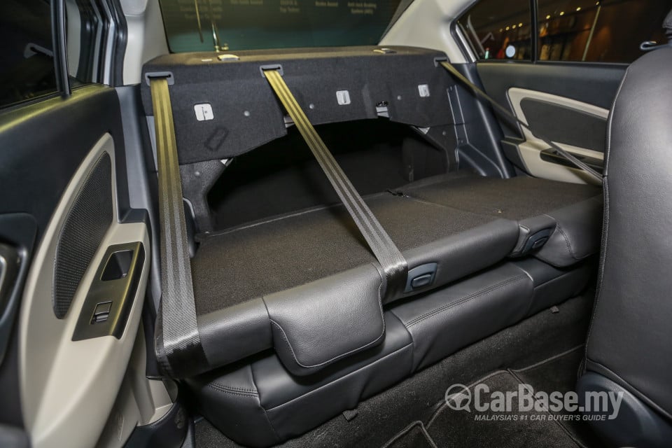 Proton Persona P2-21A (2016) Interior