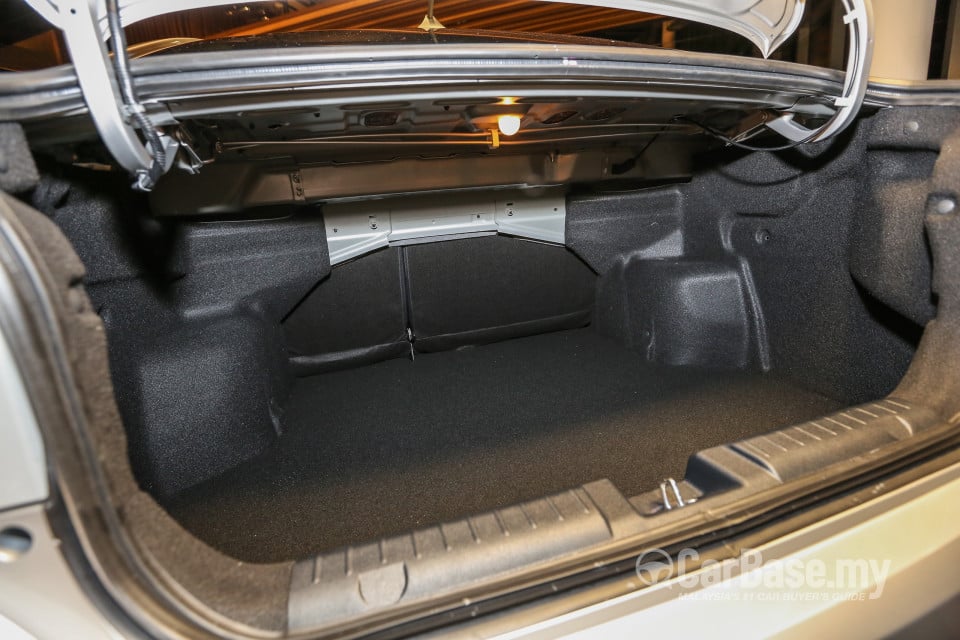 Proton Persona P2-21A (2016) Interior