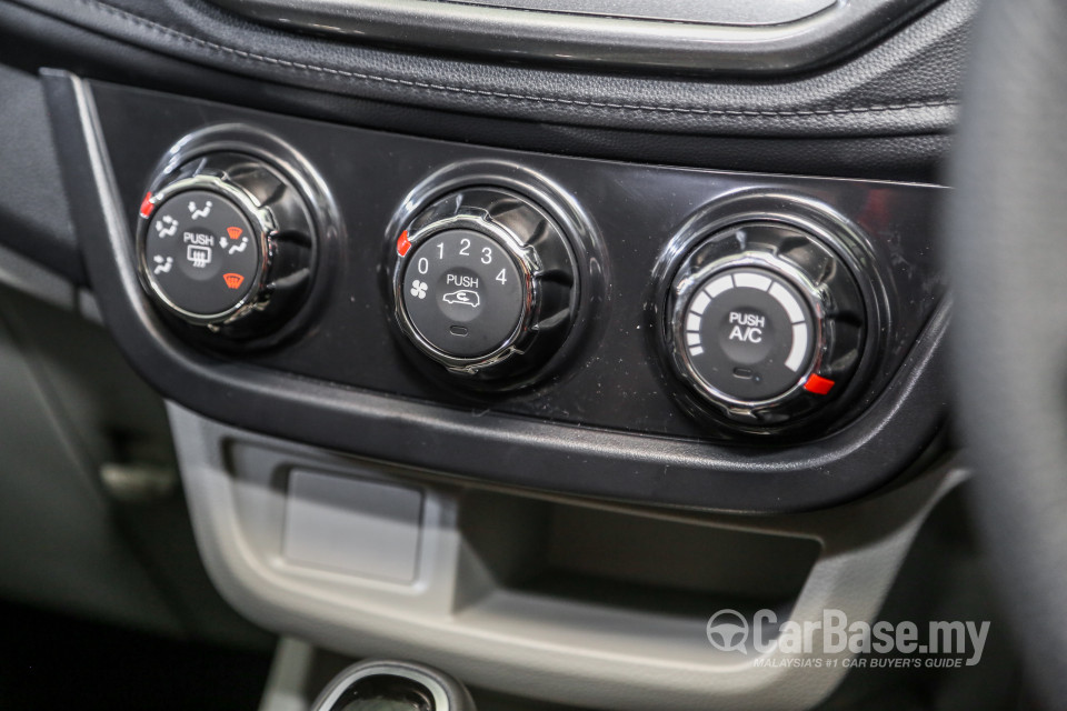 Proton Persona P2-21A MC1 (2019) Interior