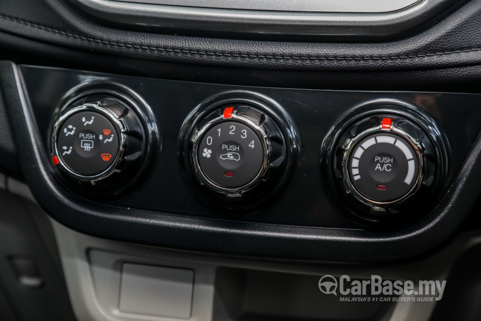 Proton Persona P2-21A MC1 (2019) Interior