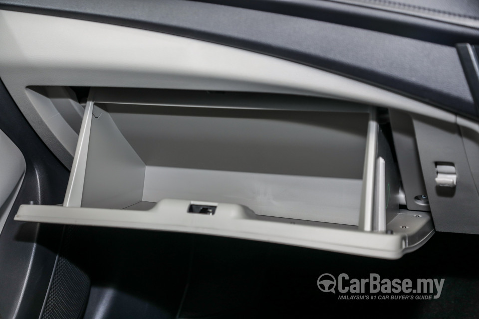Proton Persona P2-21A MC1 (2019) Interior