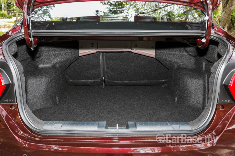 Proton Persona P2-21A MC1 (2019) Interior