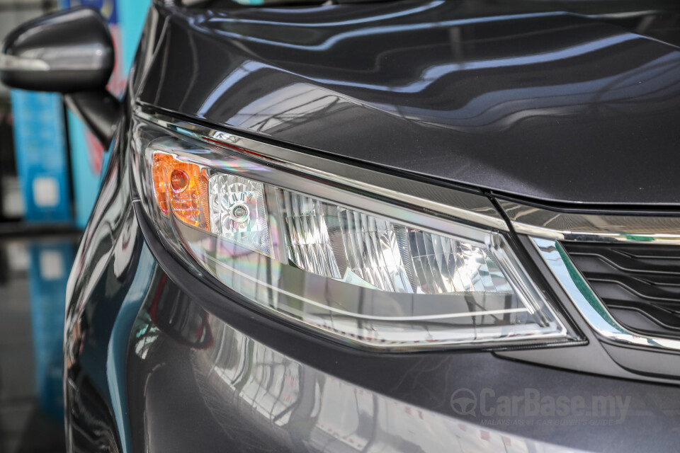Proton Persona P2-21A MC2 (2021) Exterior