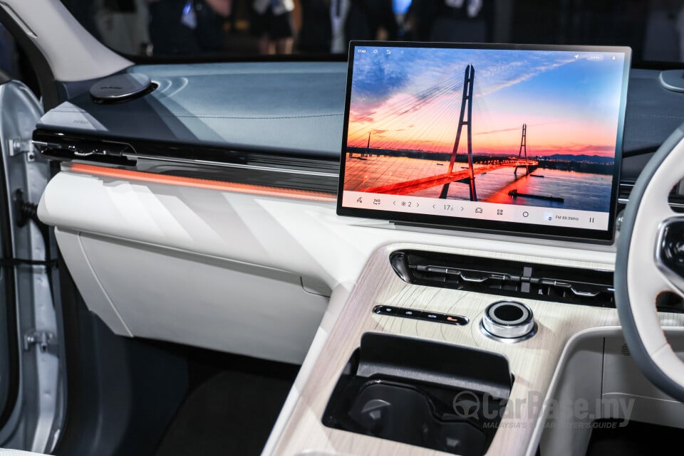 Proton eMas 7 PHEV P145 (2026) Interior