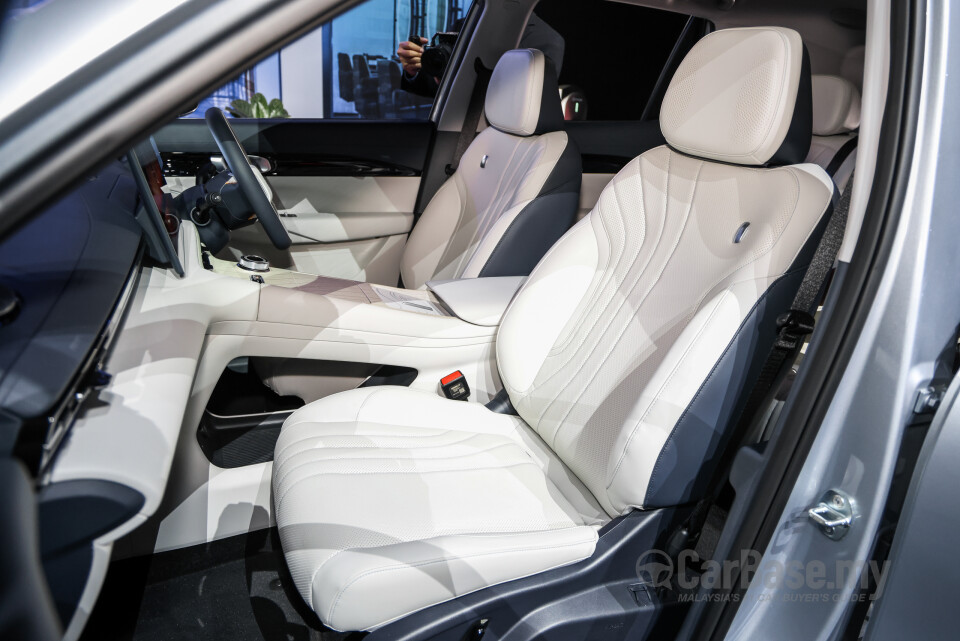 Proton eMas 7 PHEV P145 (2026) Interior