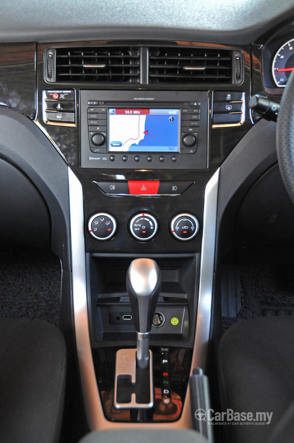 Proton Preve P3-21A (2012) Interior