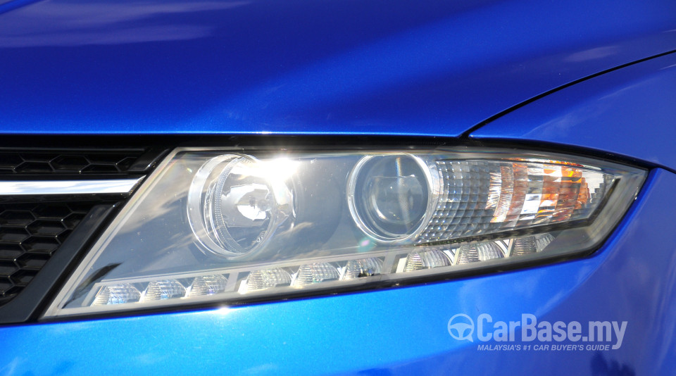 Proton Suprima S P3-22A (2013) Exterior