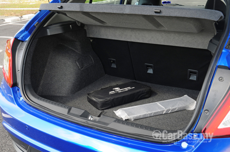Proton Suprima S P3-22A (2013) Exterior