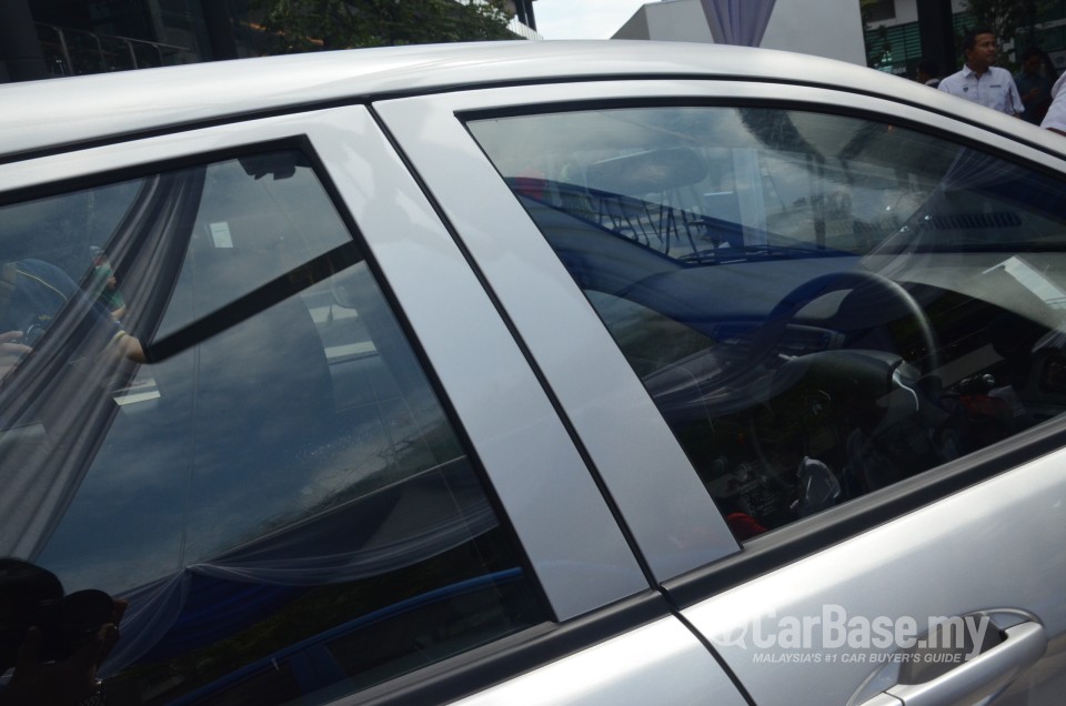 Proton Suprima S P3-22A (2013) Exterior