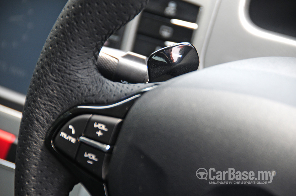 Proton Suprima S P3-22A (2013) Interior