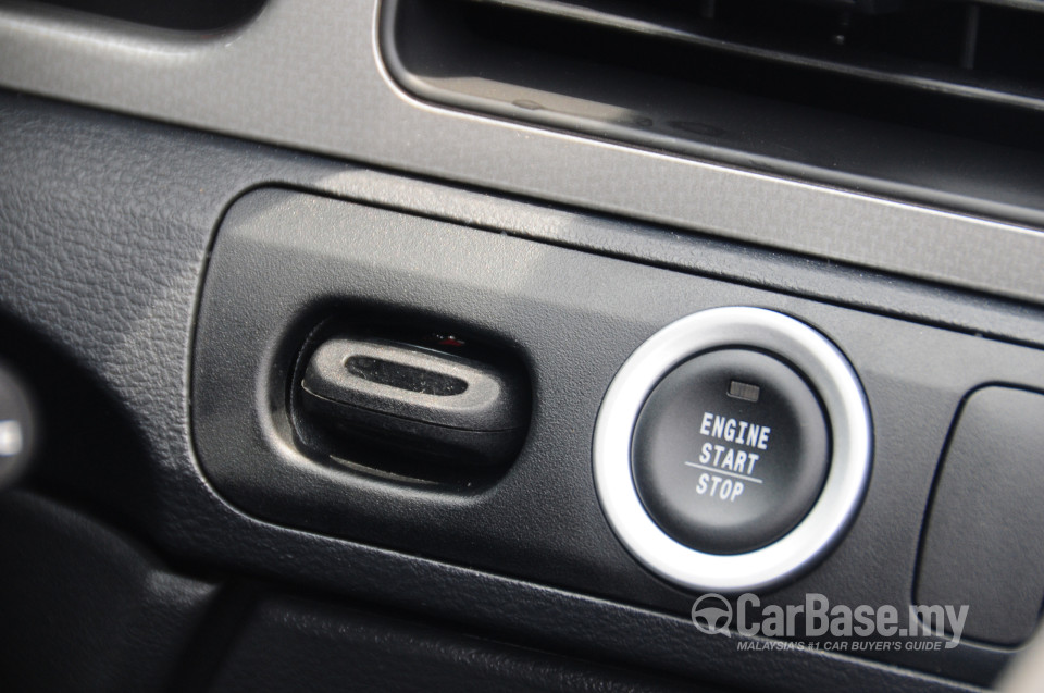 Proton Suprima S P3-22A (2013) Interior