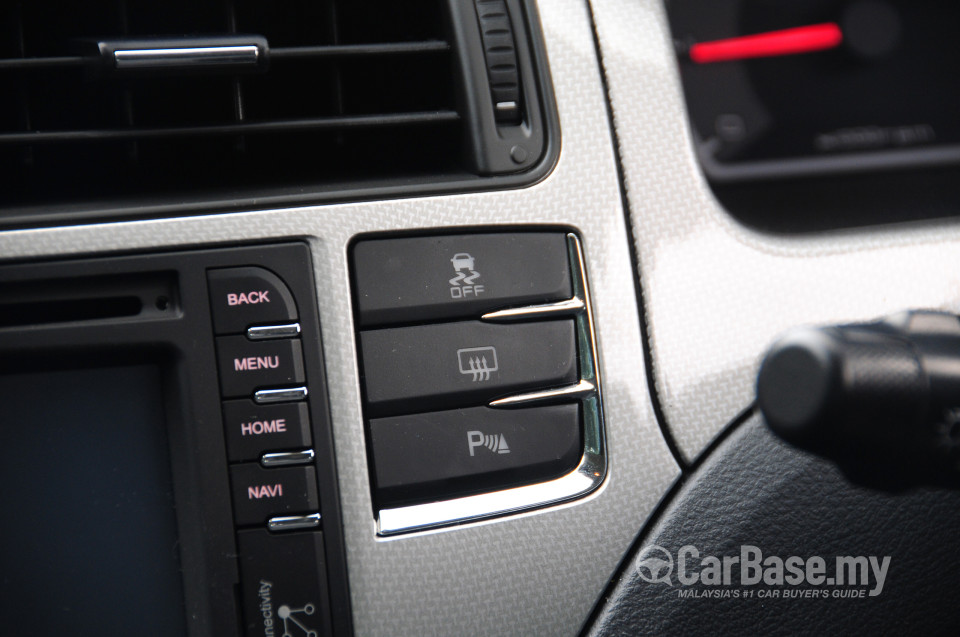 Proton Suprima S P3-22A (2013) Interior