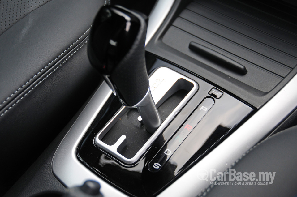 Proton Suprima S P3-22A (2013) Interior