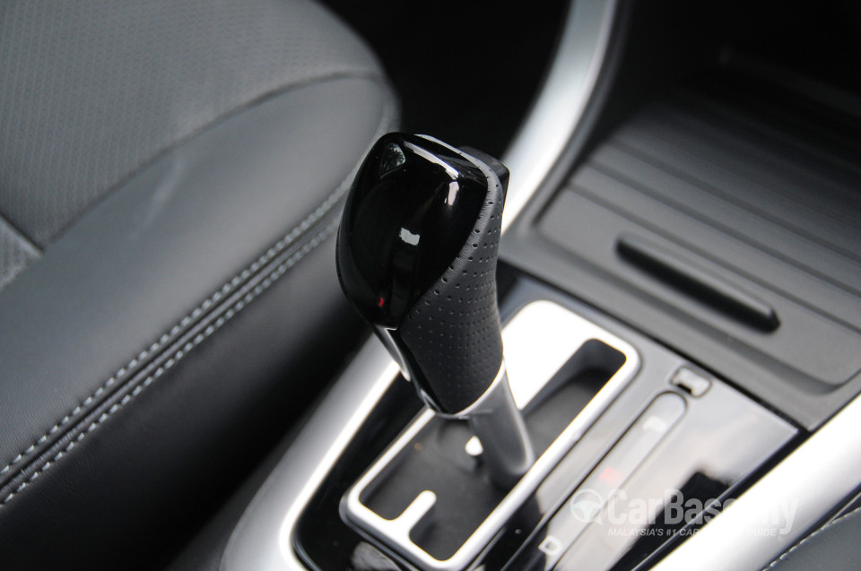 Proton Suprima S P3-22A (2013) Interior