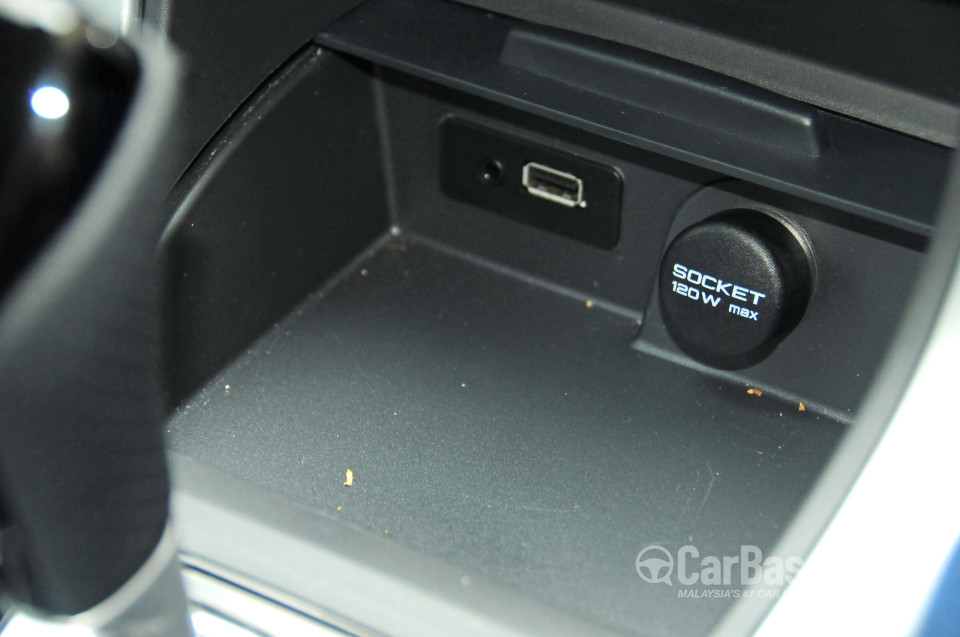 Proton Suprima S P3-22A (2013) Interior