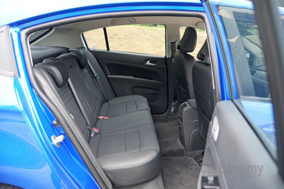 Proton Exora Mk1 RC (2019) Interior