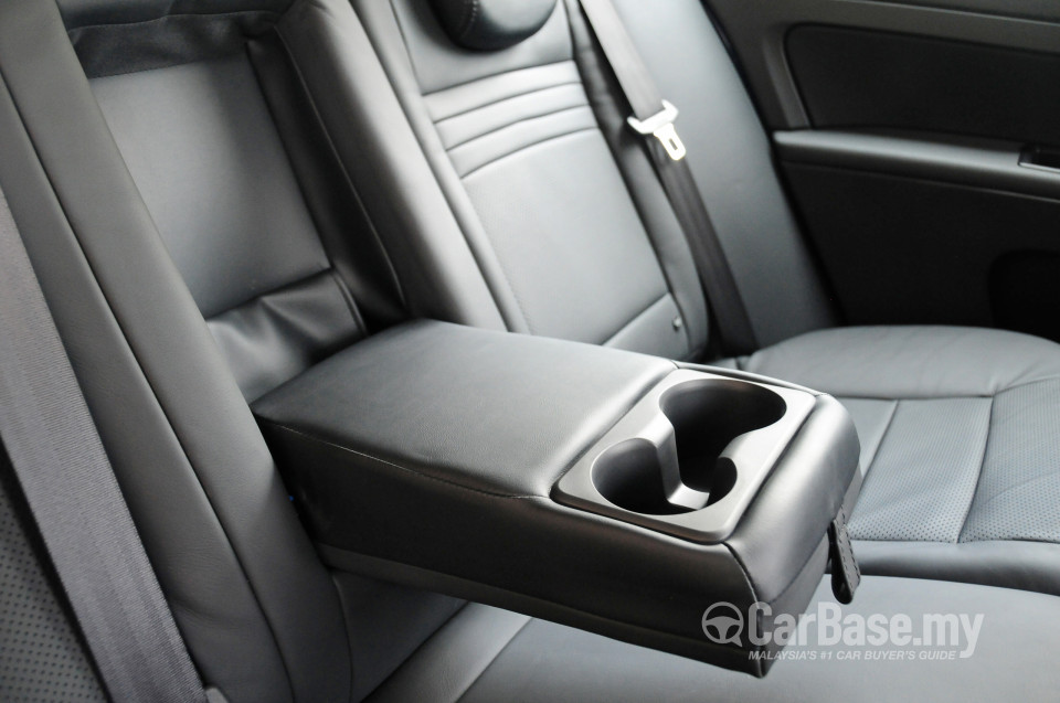 Proton Suprima S P3-22A (2013) Interior