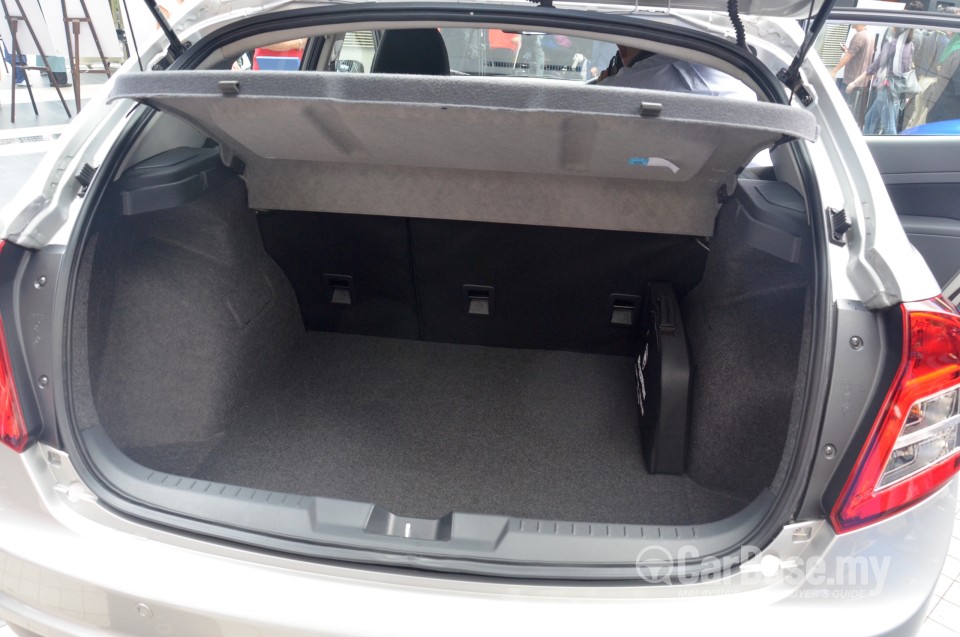 Proton Suprima S P3-22A (2013) Interior