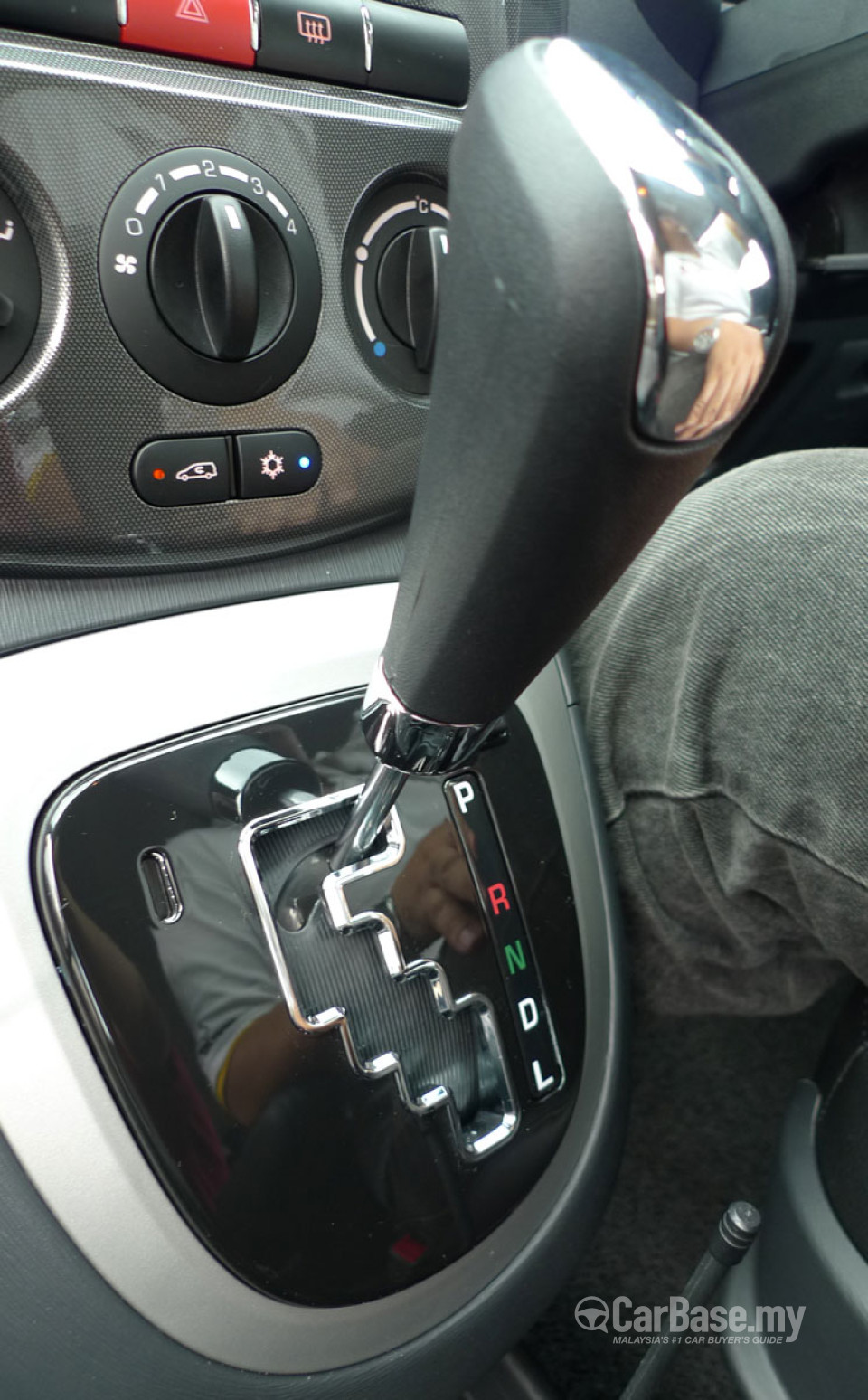 Proton Exora Mk1 Facelift (2011) Interior