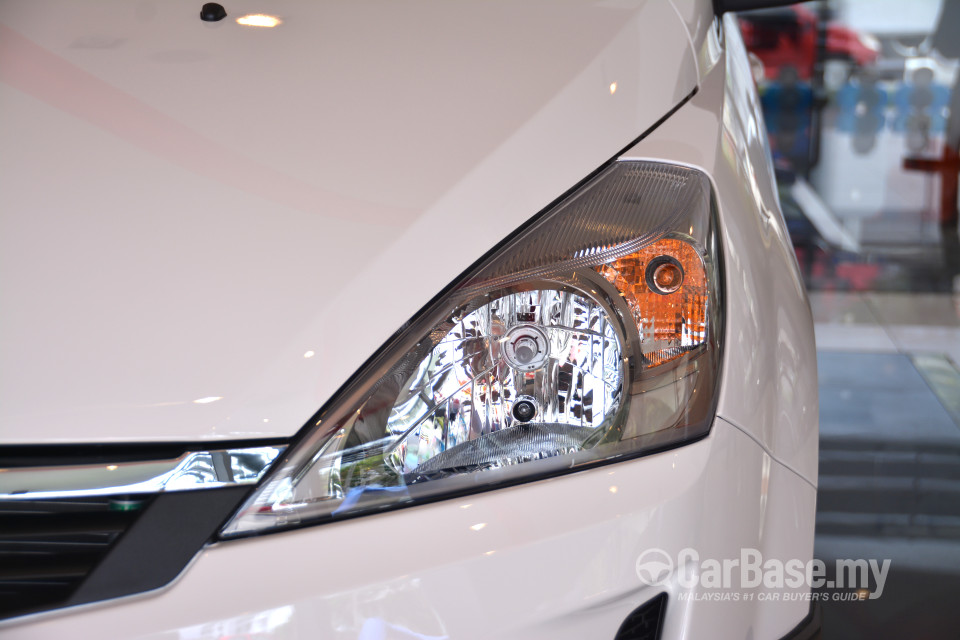 Proton Exora Mk1 MC2 (2015) Exterior