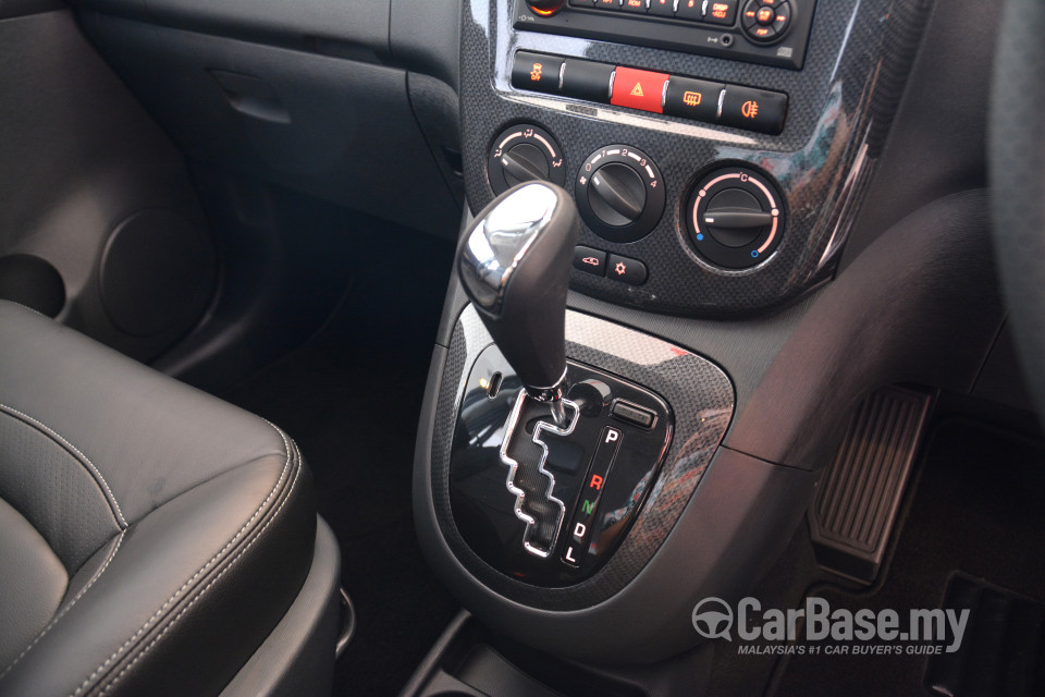Proton Exora Mk1 MC2 (2015) Interior