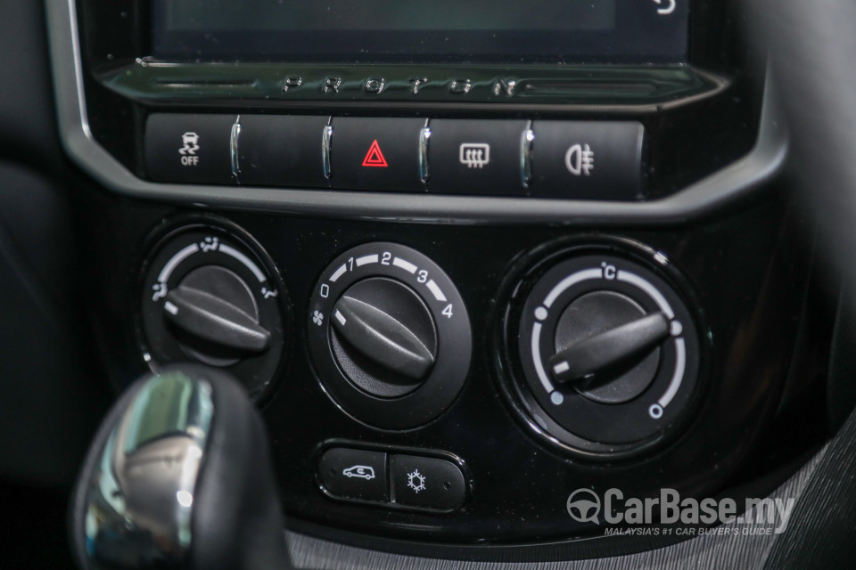 Proton Exora Mk1 RC (2019) Interior