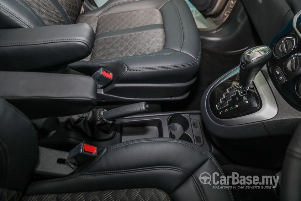 Proton Exora Mk1 RC (2019) Interior