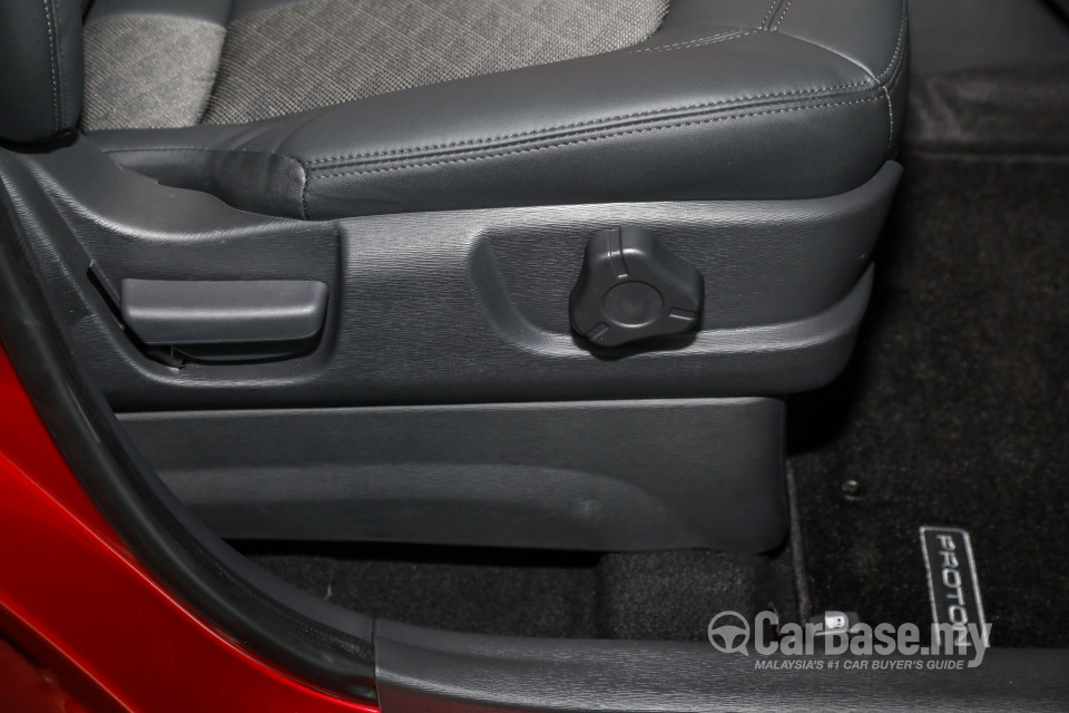 Proton Exora Mk1 RC (2019) Interior
