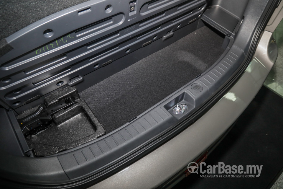 Proton Exora Mk1 RC (2019) Interior