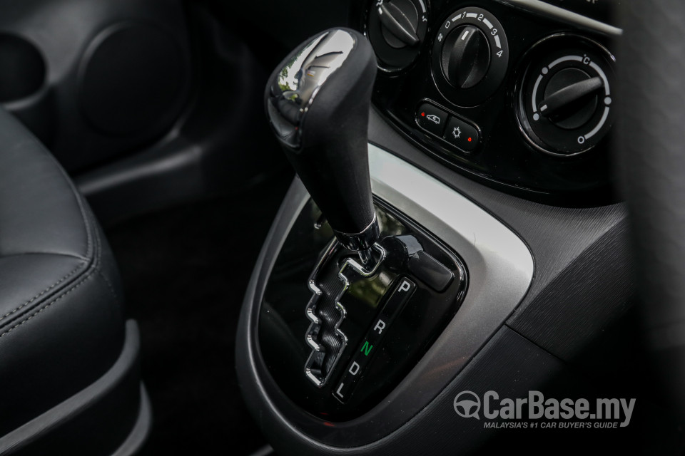 Proton Exora Mk1 RC (2019) Interior