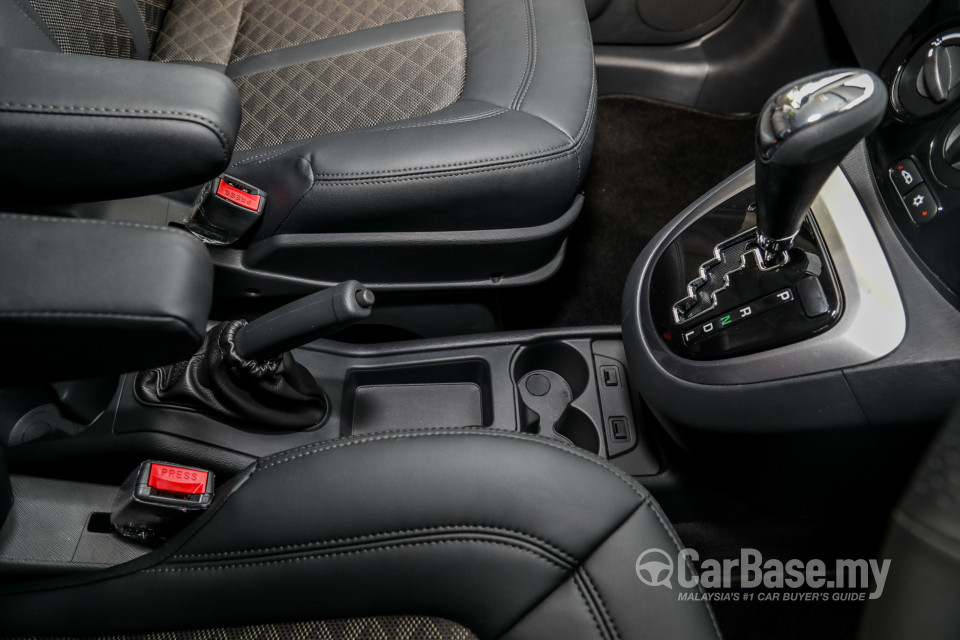 Proton Exora Mk1 RC (2019) Interior