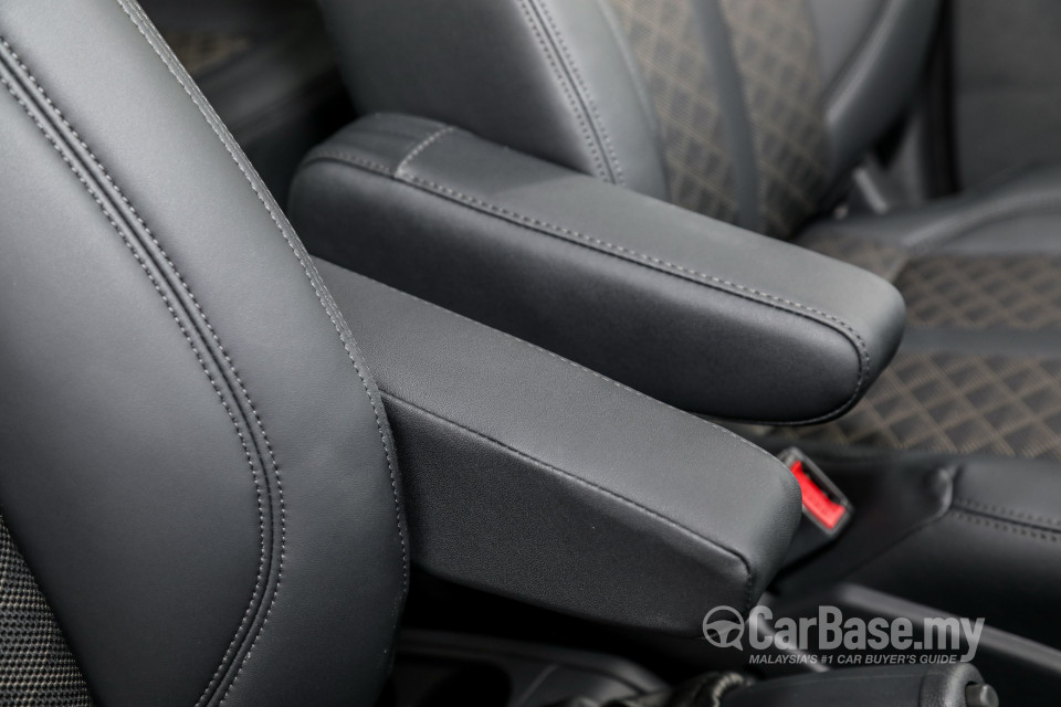 Proton Exora Mk1 RC (2019) Interior