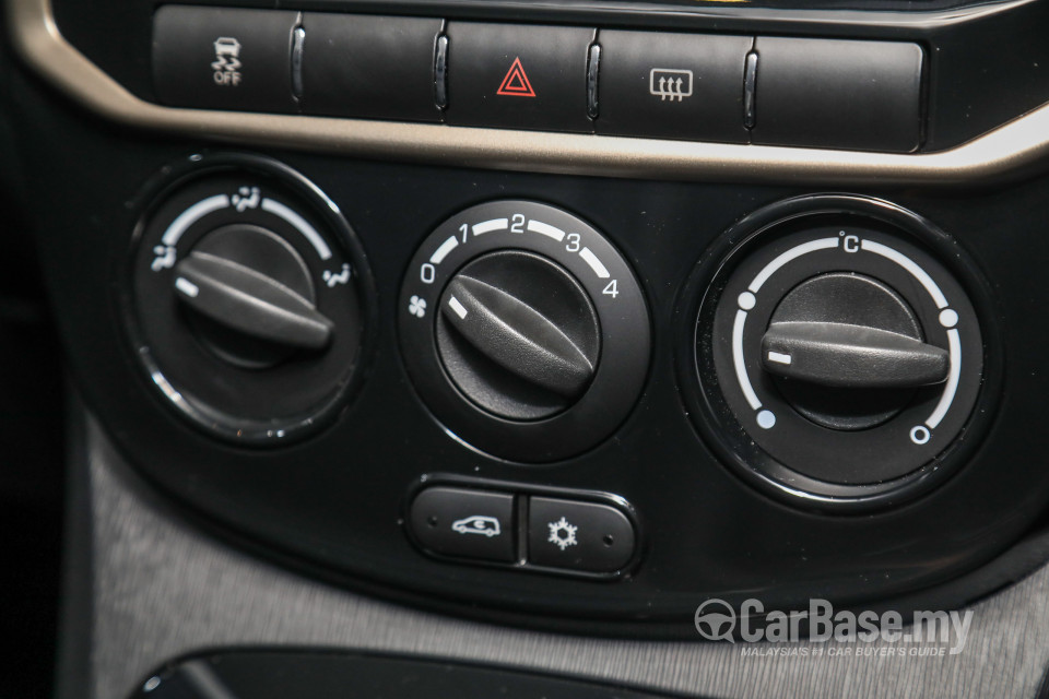 Proton Exora Mk1 RC (2019) Interior