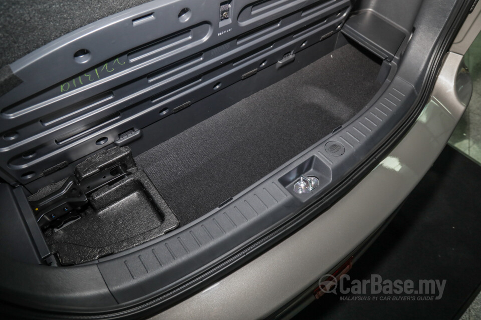 Proton Exora Mk1 RC (2019) Interior