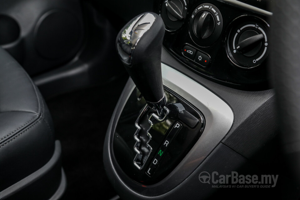 Proton Exora Mk1 RC (2019) Interior