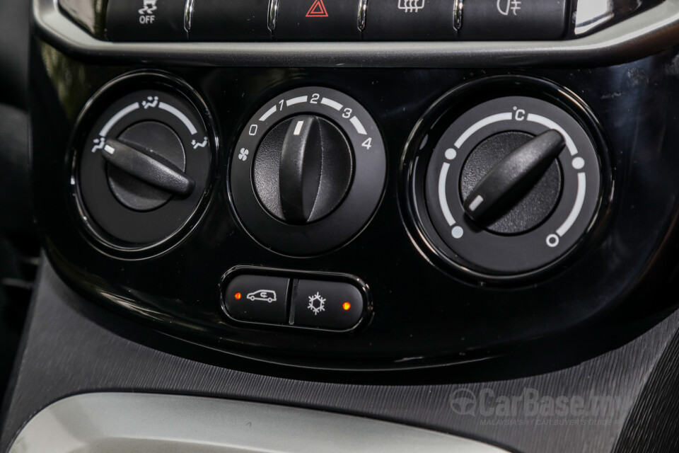 Proton Exora Mk1 RC (2019) Interior