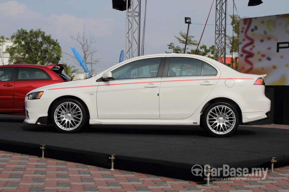 Proton Inspira Mk1  (2010) Exterior