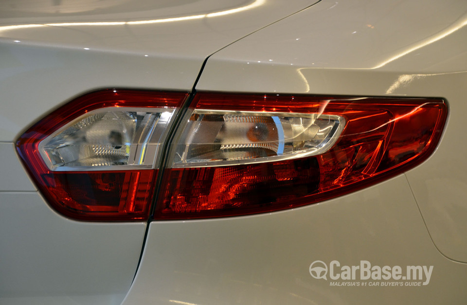 Renault Fluence Mk1 (2014) Exterior