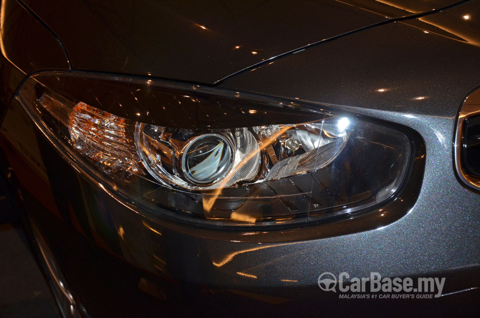 Renault Fluence Mk1 (2014) Exterior