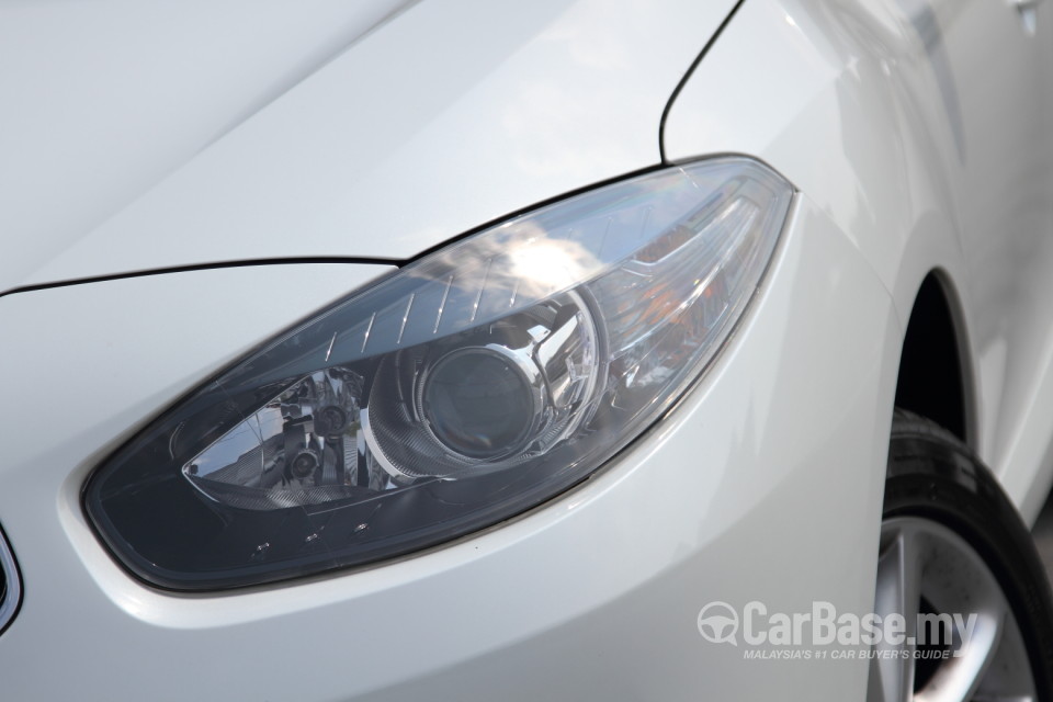 Renault Fluence Mk1 (2014) Exterior