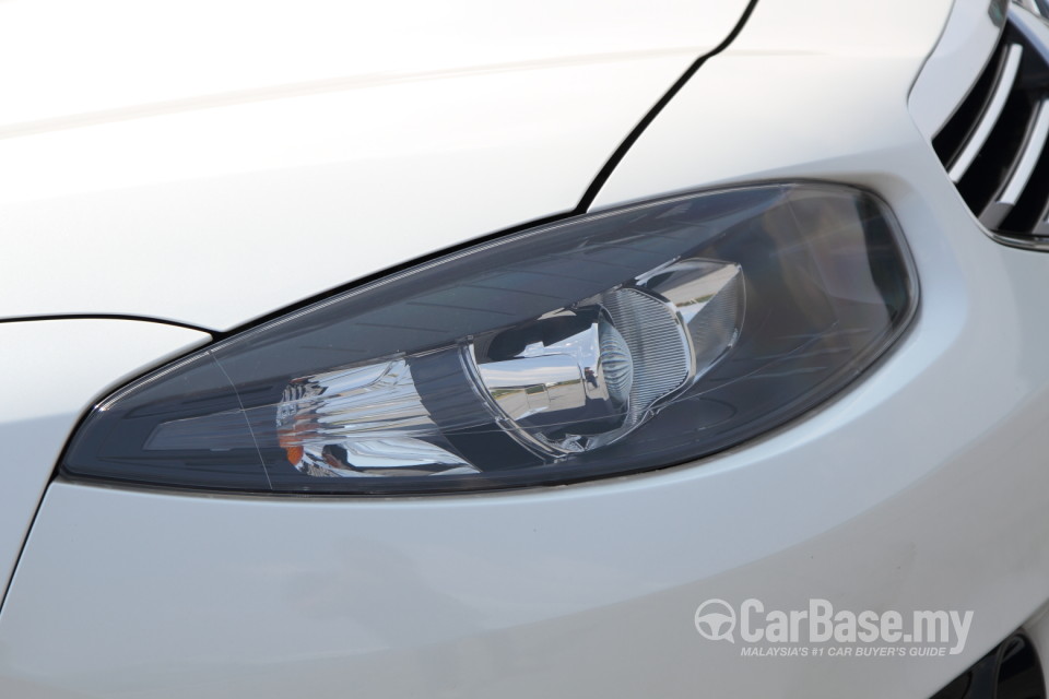 Renault Fluence Mk1 (2014) Exterior